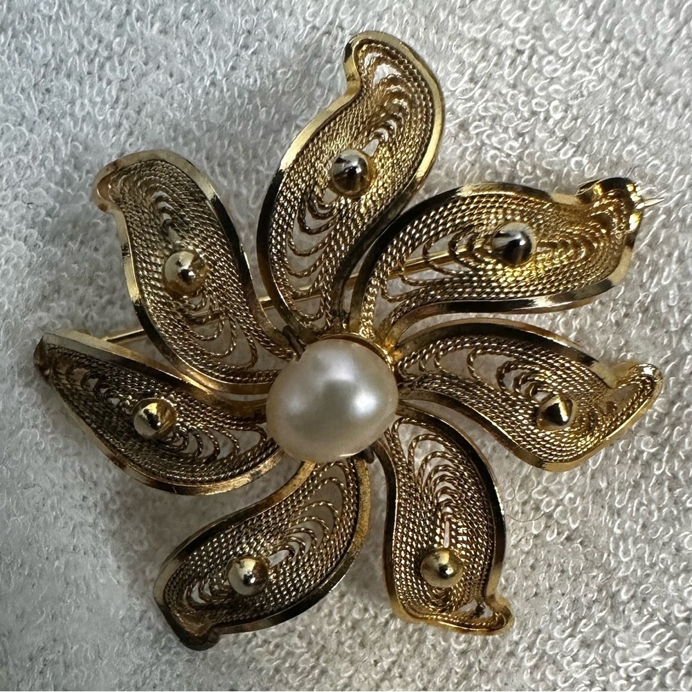 DIXELLE 12k Gold Filled Filigree Floral Brooch with Pearl Center